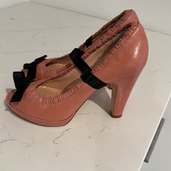 Marc by Marc Jacobs pink heels with black bow detail - Picture 3 of 7